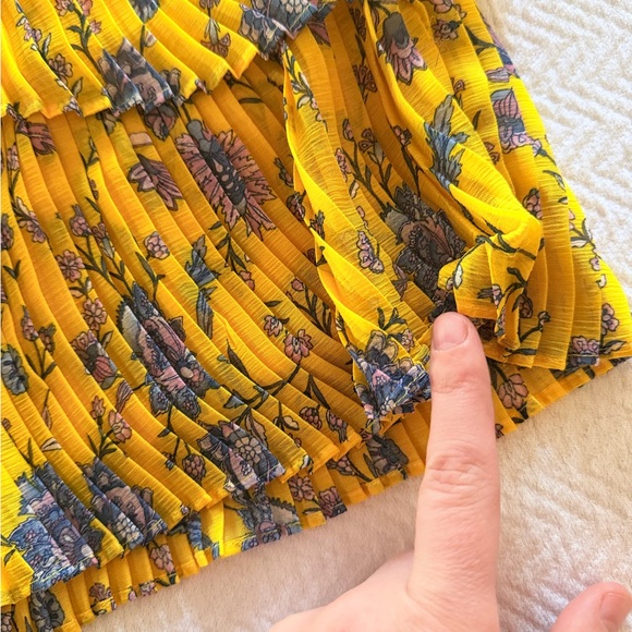 Banana Republic Pleated Yellow Floral Mini Skirt Size M - Picture 3 of 8